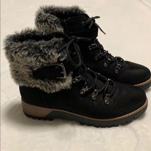 Universal Thread Boots with Fur, size 10